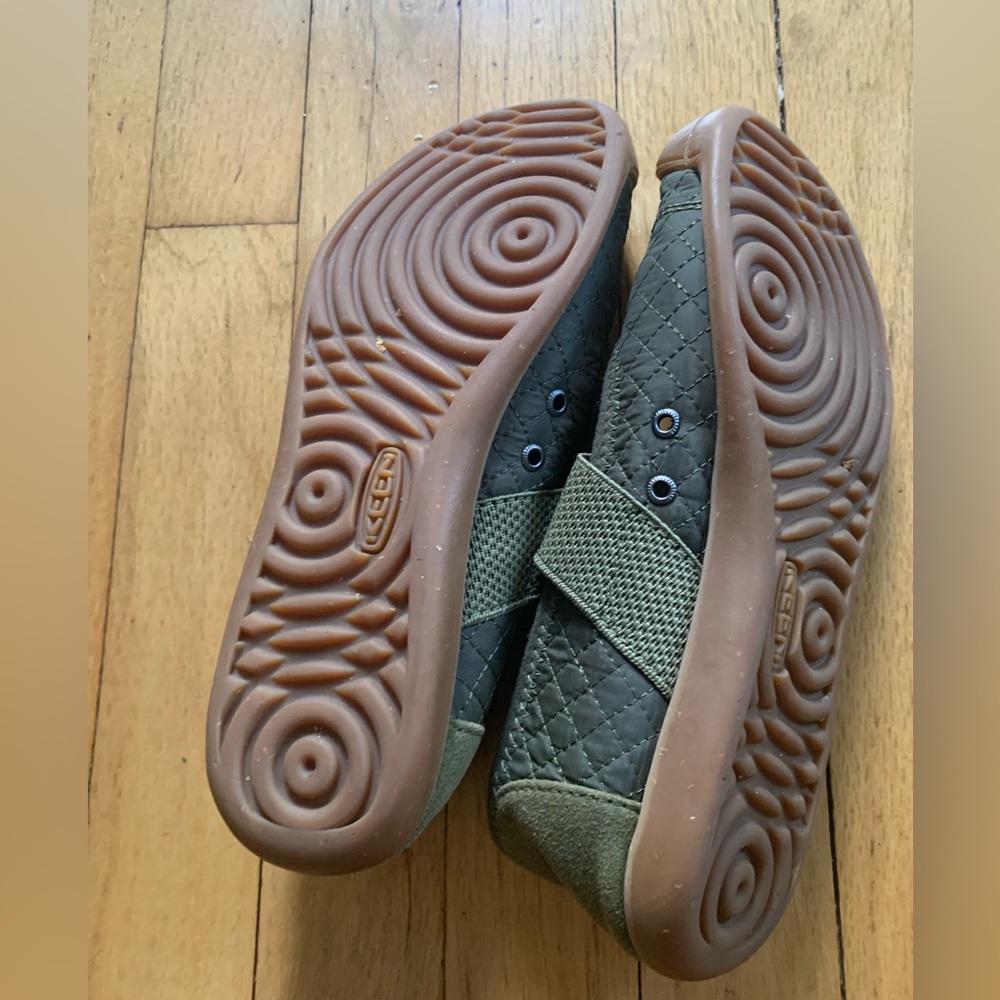 Keen size 6 Olive Green Mary Jane Flats - Picture 3 of 6